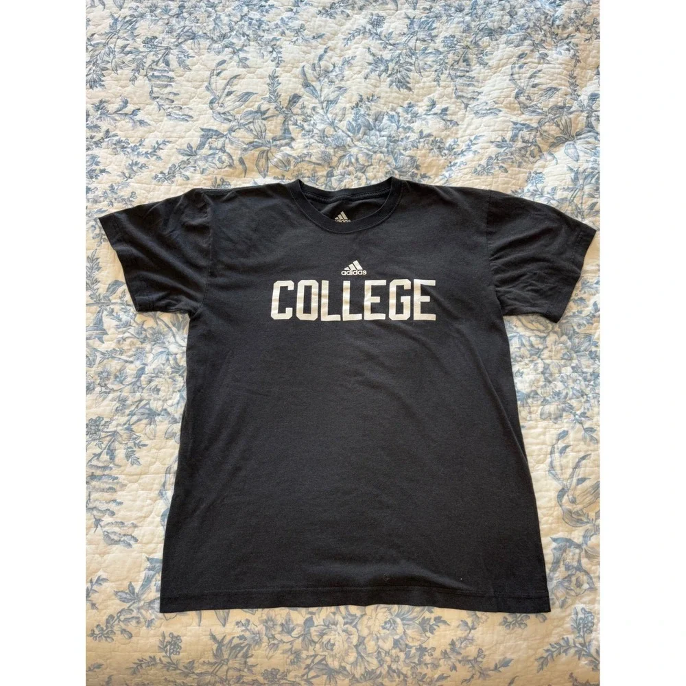 Adidas College Animal House Graphic T-Shirt Black Short Sleeve Mens Size Medium